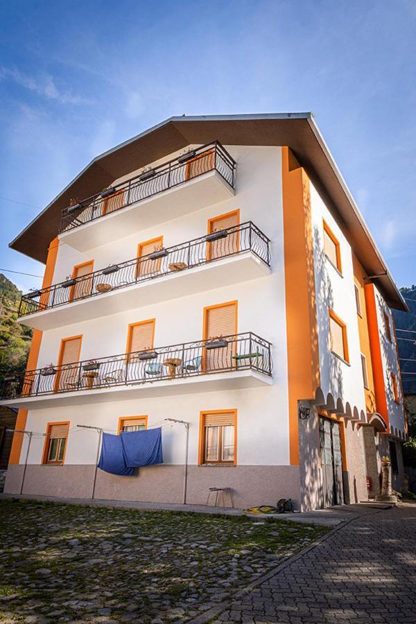 Hostel - Bormio - Livigno - Santa Caterina - Stelvio Sondalo Exterior foto